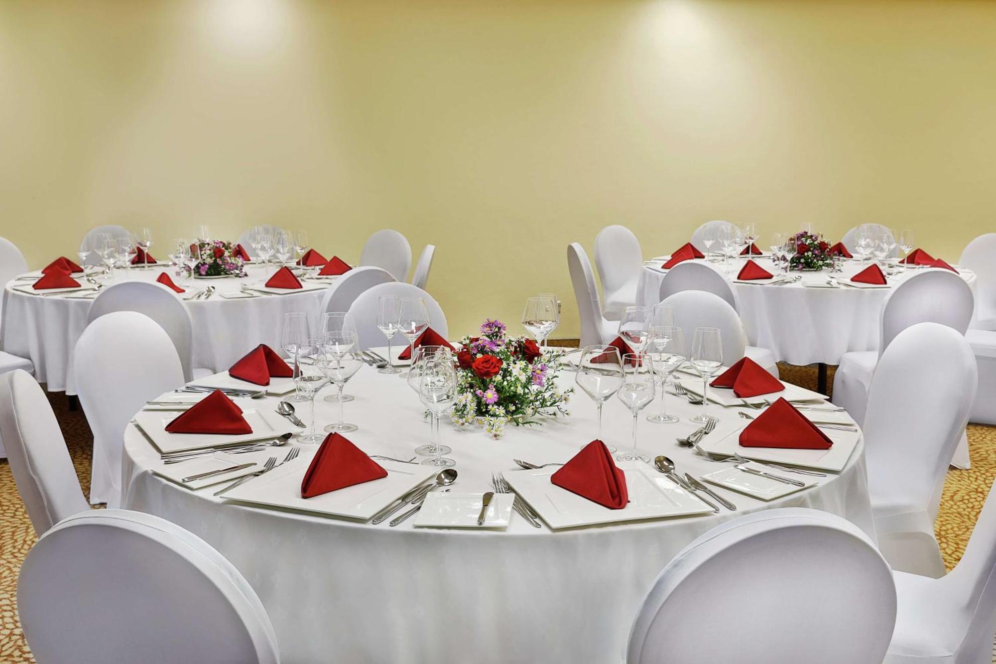 Transcorp Hilton Abuja Hotel Екстериор снимка